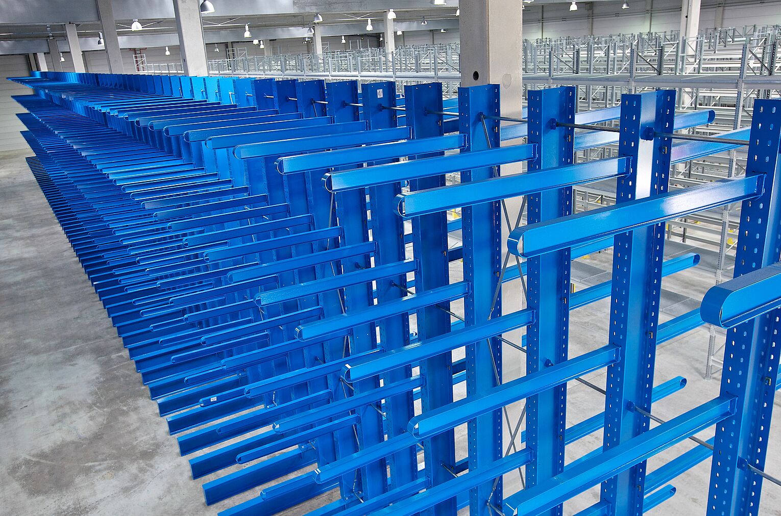 [Translate "Italien"] Cantilever racking system by OHRA