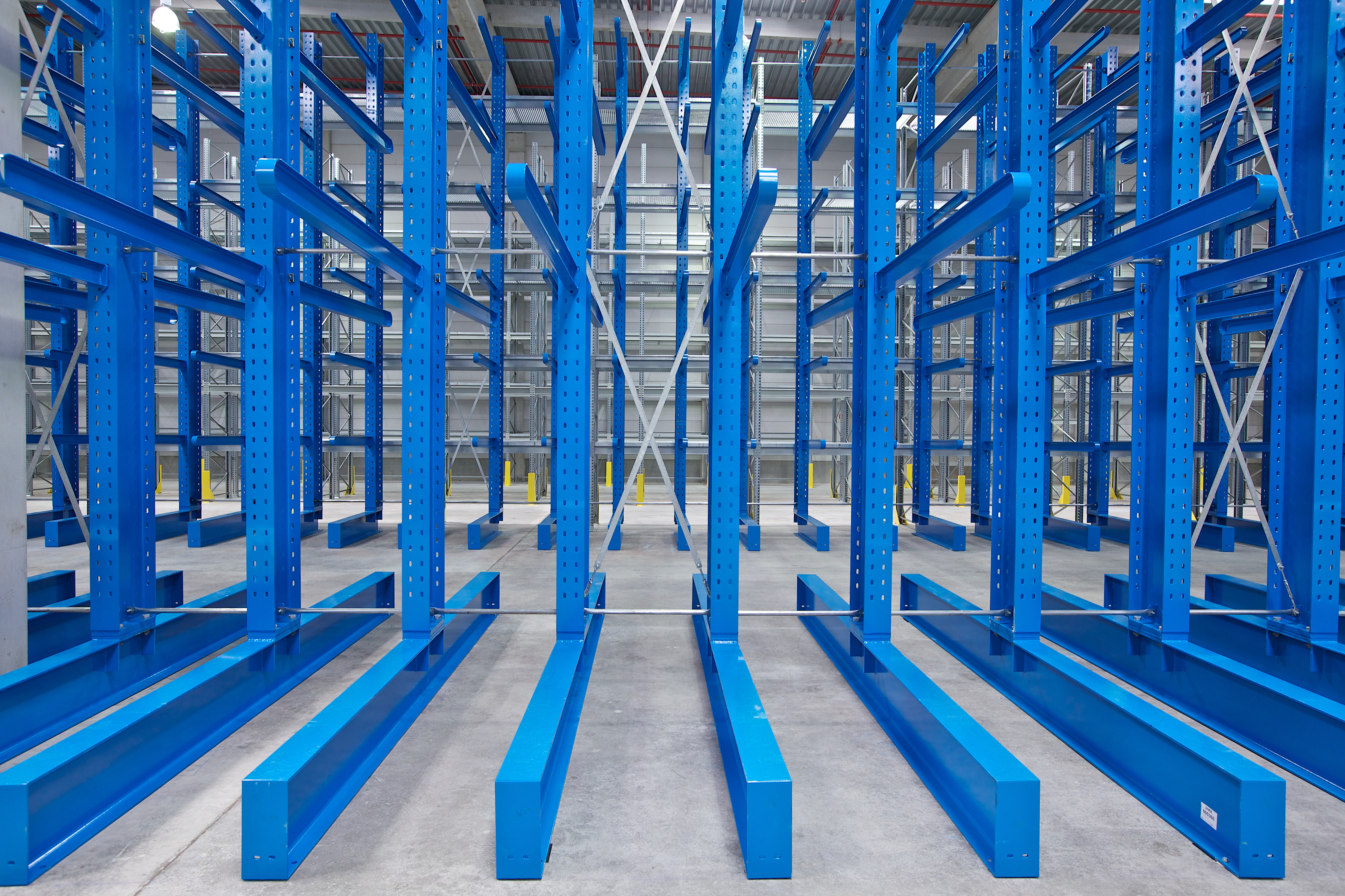 [Translate "Italien"] Cantilever racking system by OHRA